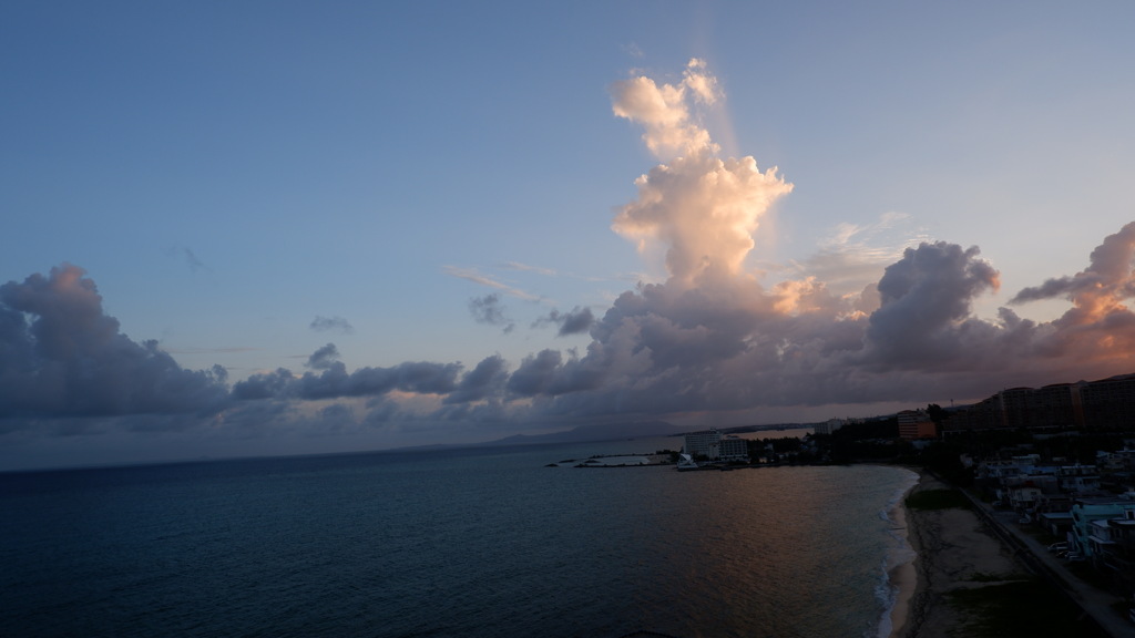 海と朝焼け