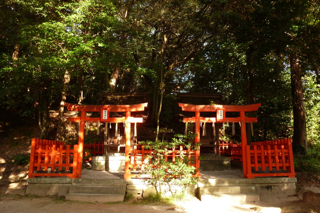 稲荷・鶏石神社