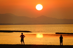 日本海に陽が沈む