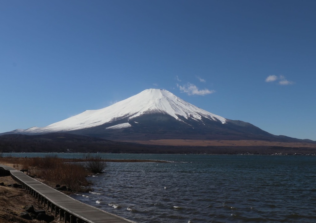 山中湖畔より