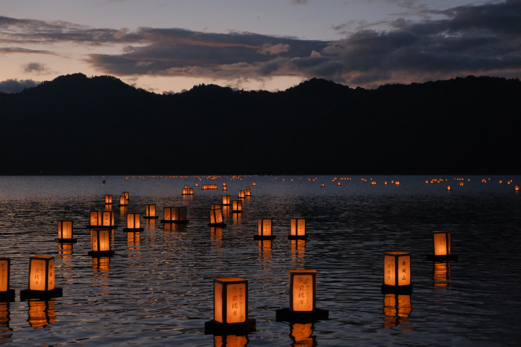 灯籠流し