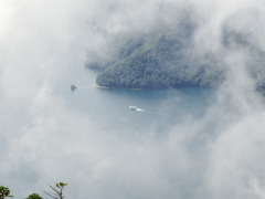上野島と遊覧船