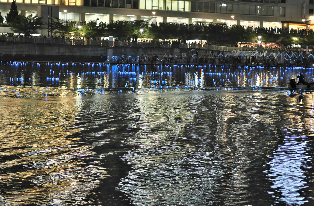 水面に浮かぶ天の川