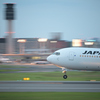 乗客は　お土産持って　ベルト締め