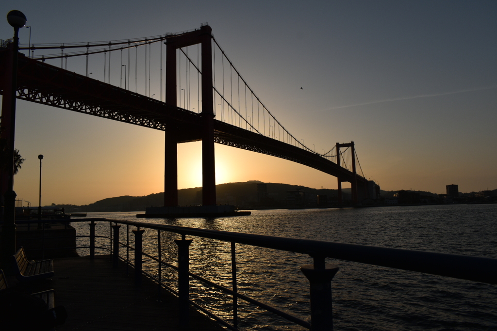 橋と夕暮れ