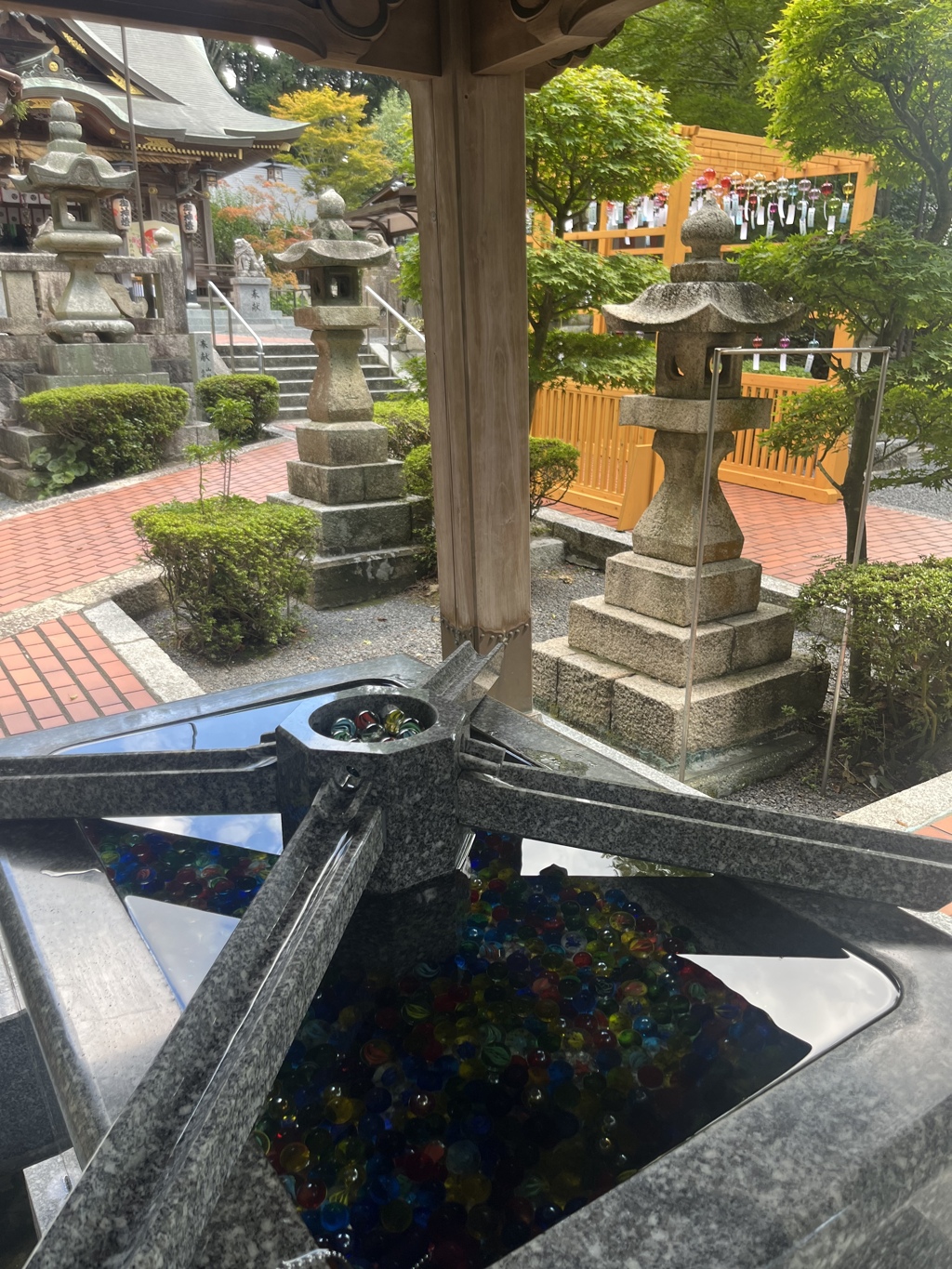 ビー玉の手水舎2