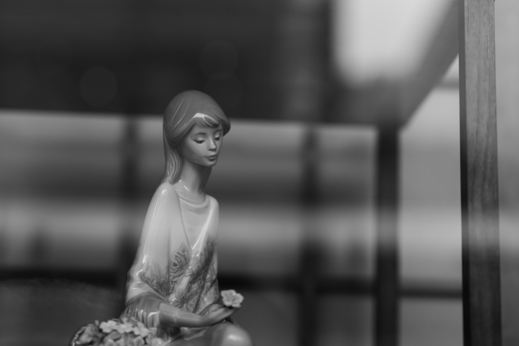 窓辺の人