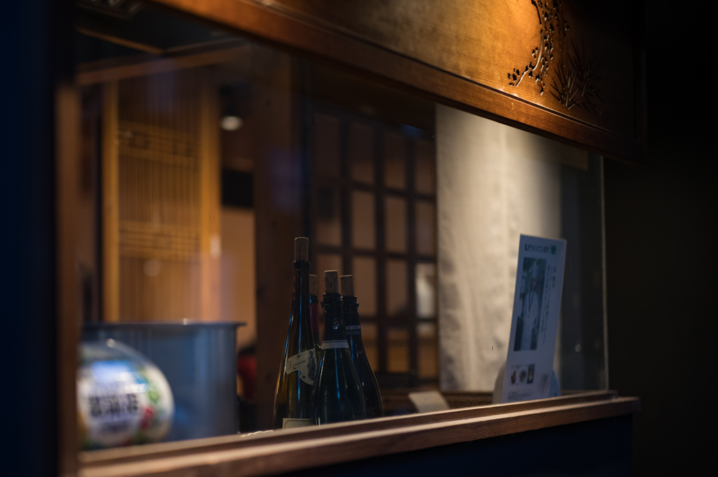 夜の窓辺