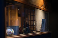 夜の窓辺