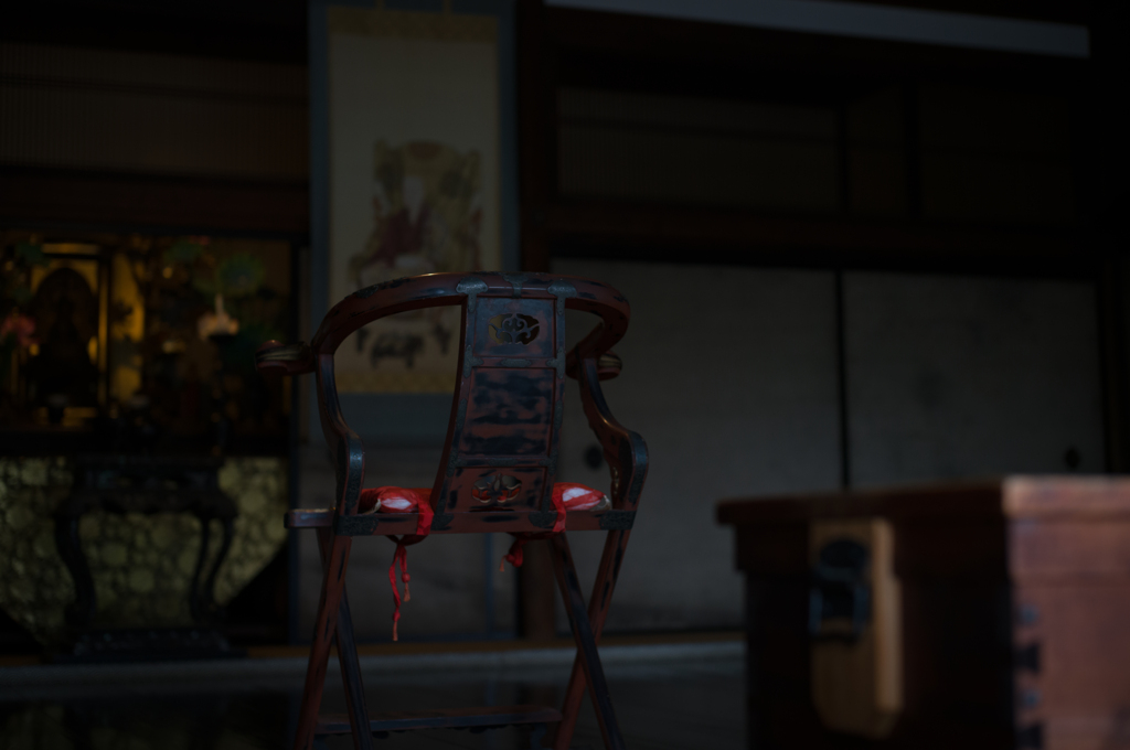 建仁寺　扉の隙間から2