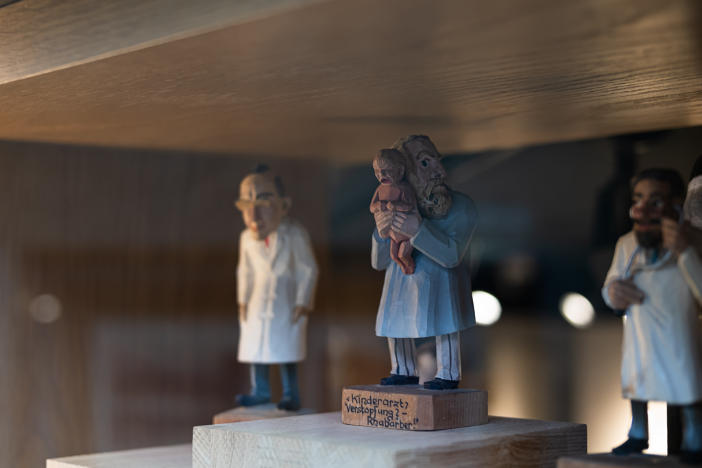 雨のお出かけ　白衣人