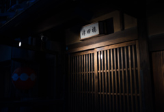 格子の影