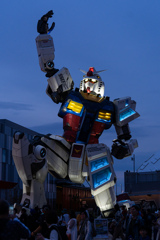 大阪万博ガンダム夜バージョン