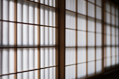 格子の光と影