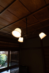 京都八竹庵　一階和室広間　レトロ照明