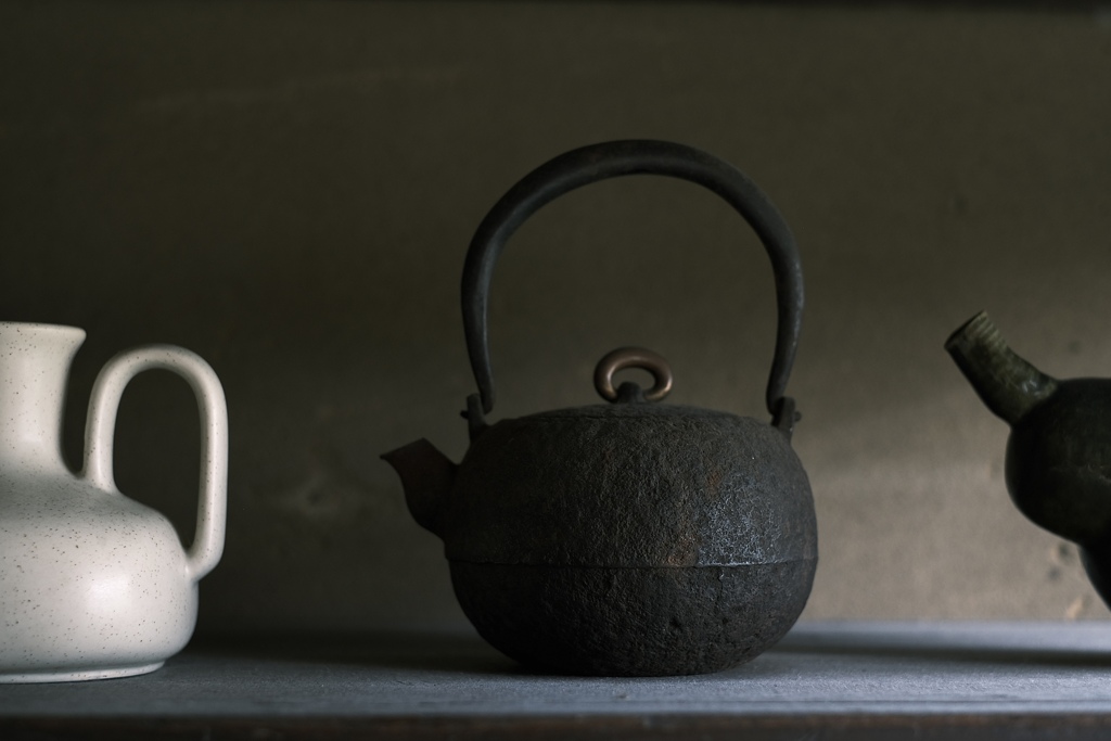 佇む。鉄急須