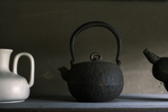 佇む。鉄急須