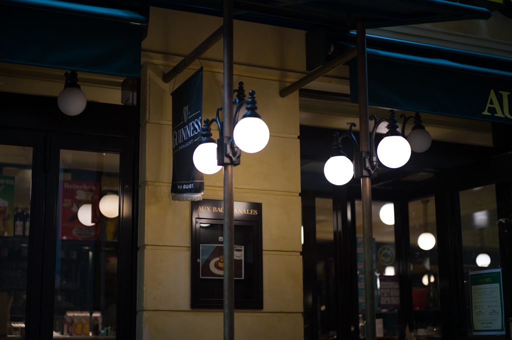 カフェテラスの光