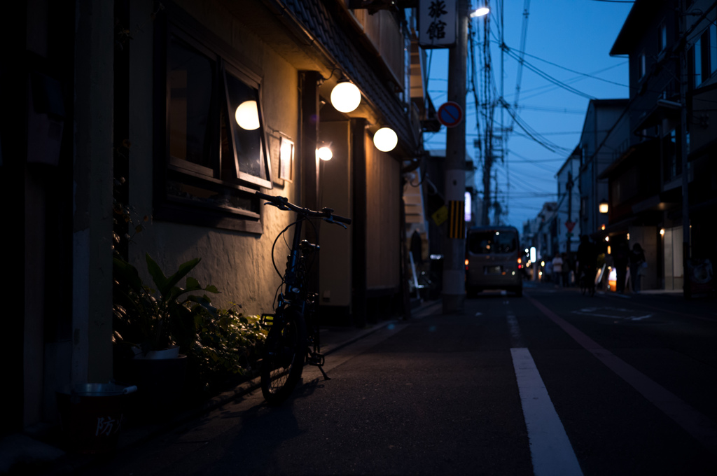 夕暮れのバー