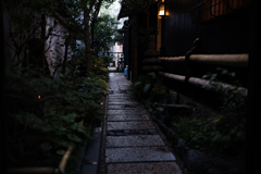 店への小路