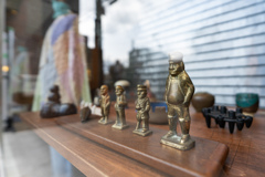 窓辺のおじさんたち