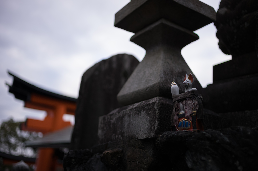 鳥居のもとで