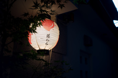 店先で　3