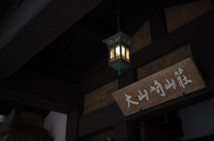 美術館の入口で