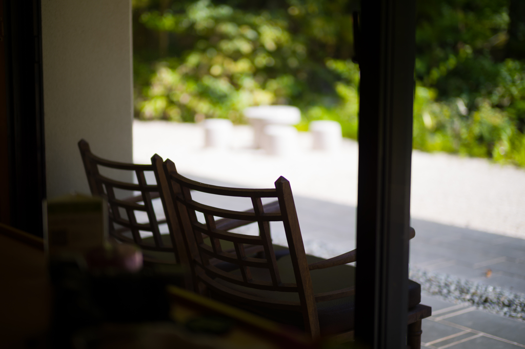 窓辺のイス