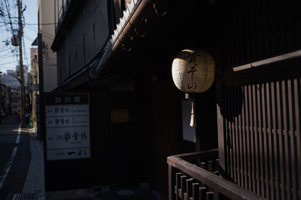 格子と提灯