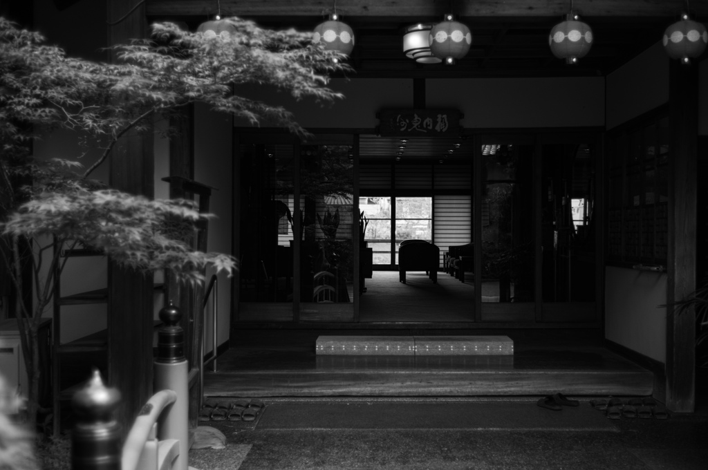 奥の間へ