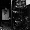 京の宿　暖簾の前で