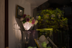 浮かび上がる影