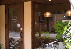 窓からの風景。赤ふぐ