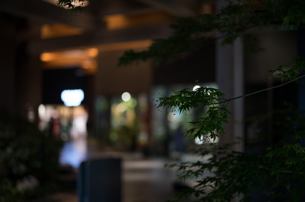 店舗横で