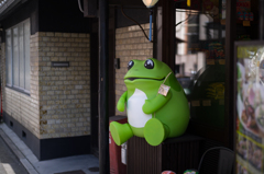 街角のカエル
