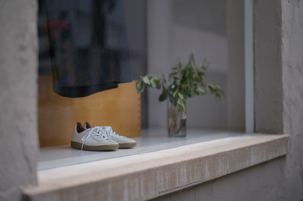 白のスニーカー