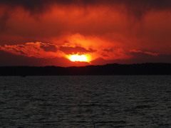 雲が多すぎる日の入り
