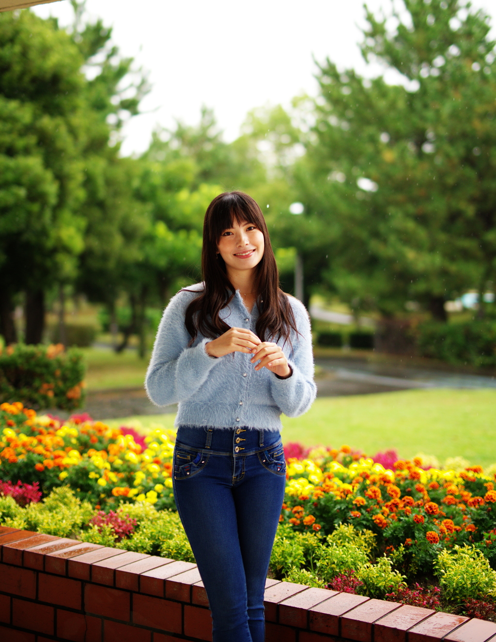 雨中の中で咲いた花