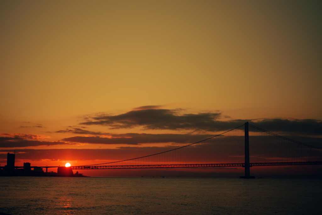 明石海峡大橋からの日の出