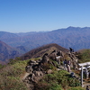 山並みと鳥居