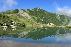 みなもに映る山