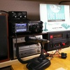 アマチュア無線機とオンキヨーのミニコンポ