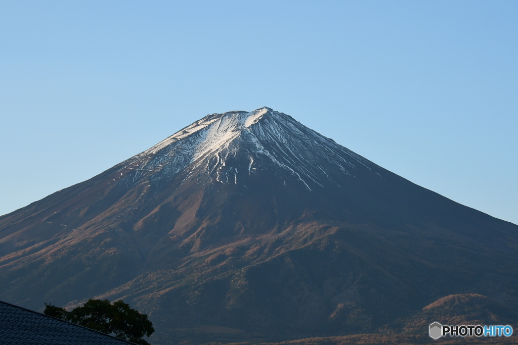 朝日を浴びる富士山