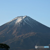朝日を浴びる富士山