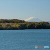 湖と紅葉と富士山