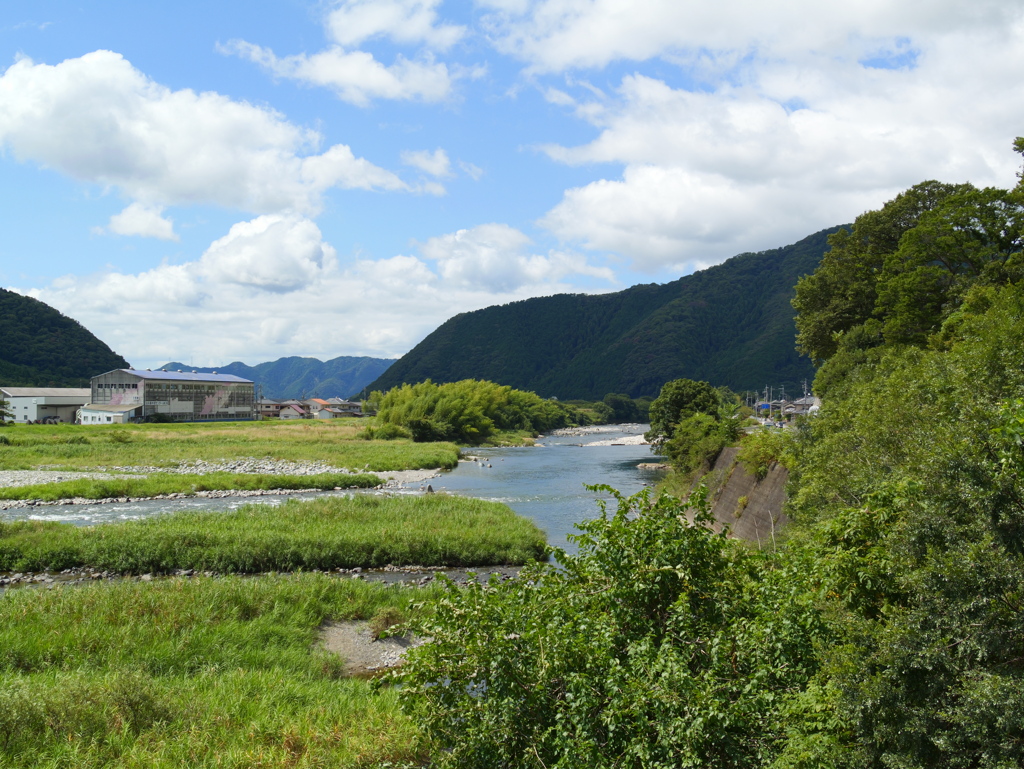 兵庫県宍粟市神河橋から見た揖保川