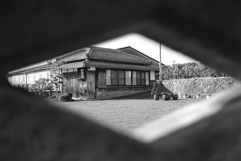 信楽散歩④ 塀のむこうに