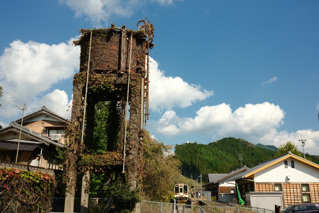 給水塔と鉄道