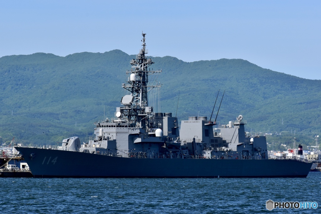 護衛艦「すずなみ」